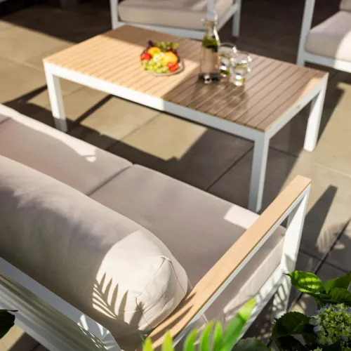 Елегантний журнальний столик