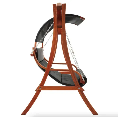 Удобное сиденье и встроенный капюшон