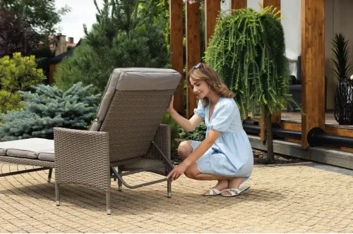 Эргономичная форма кресла-шезлонга