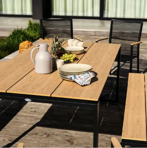 Велика стільниця для комфортних зустрічей