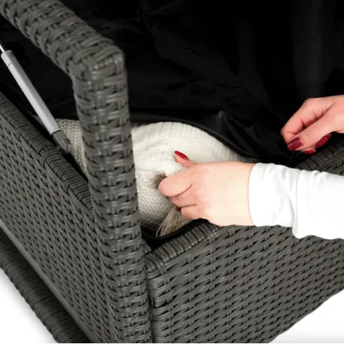 Зручна м'яка подушка - сидіти приємно завжди