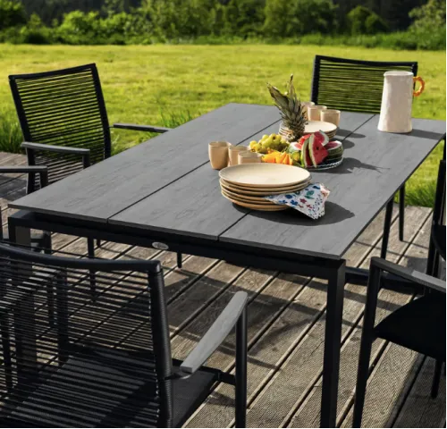 Большая столешница для комфортных встреч