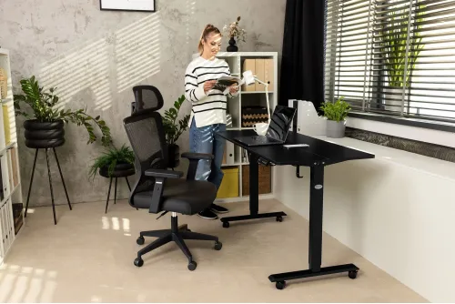 Правильна посадка, яка знімає навантаження зі спини